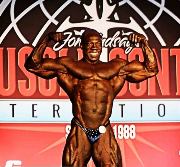 Alex dos Anjos competindo