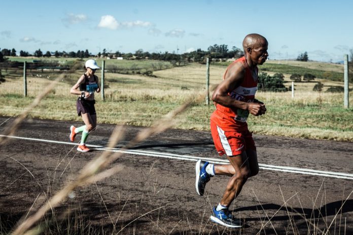 corredores durante a ultramaratona