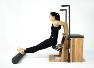 Webinar gratuito de gestão de studio de pilates Mulher se exercitando em um aparelho de pilates