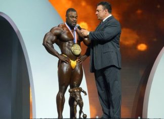 Brandon Curry é o novo Mr. Olympia 2019 Brandon Curry sendo campeão