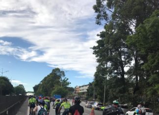 Repórter atleta: Como foi participar do pedal Anchieta ? Ciclistas durante o percurso do Pedal Anchieta
