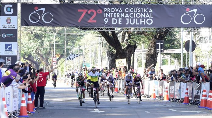 Início da prova de ciclismo