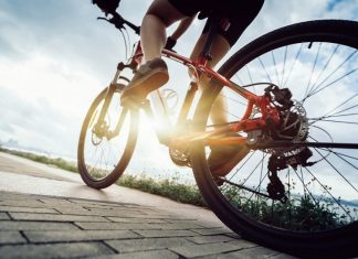 Prática de Ciclismo Aumenta Durante a Pandemia Ciclistas se movimentam durante a quarentena