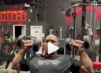 Flex Wheeler compartilha treino de ombro com fãs Fisisculturista