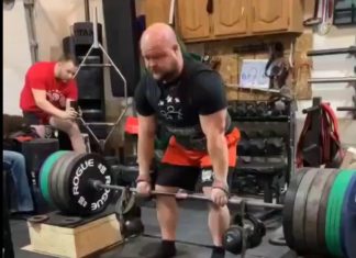 Ben Thompson bate recorde ao fazer levantamento terra com 577 kg