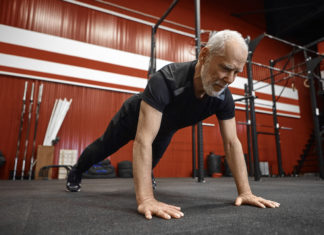 Confira quatro atividades físicas para idosos começarem a se exercitar ainda este ano Idoso